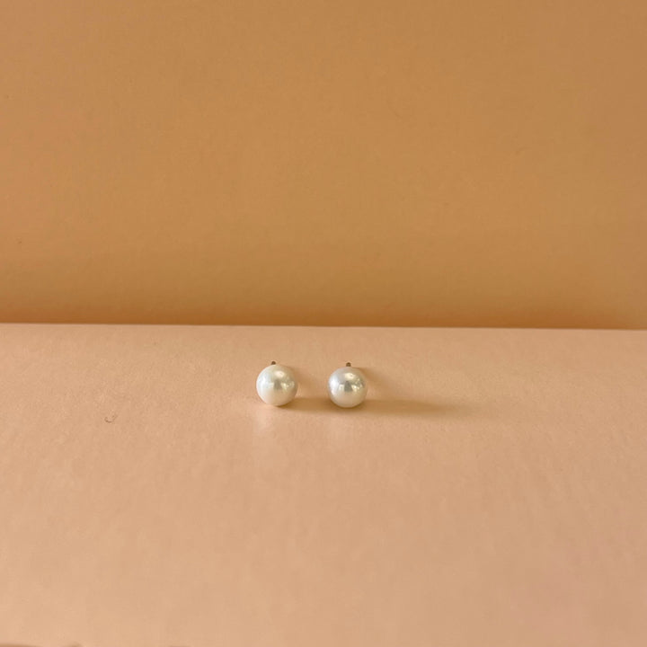 Pearls studs