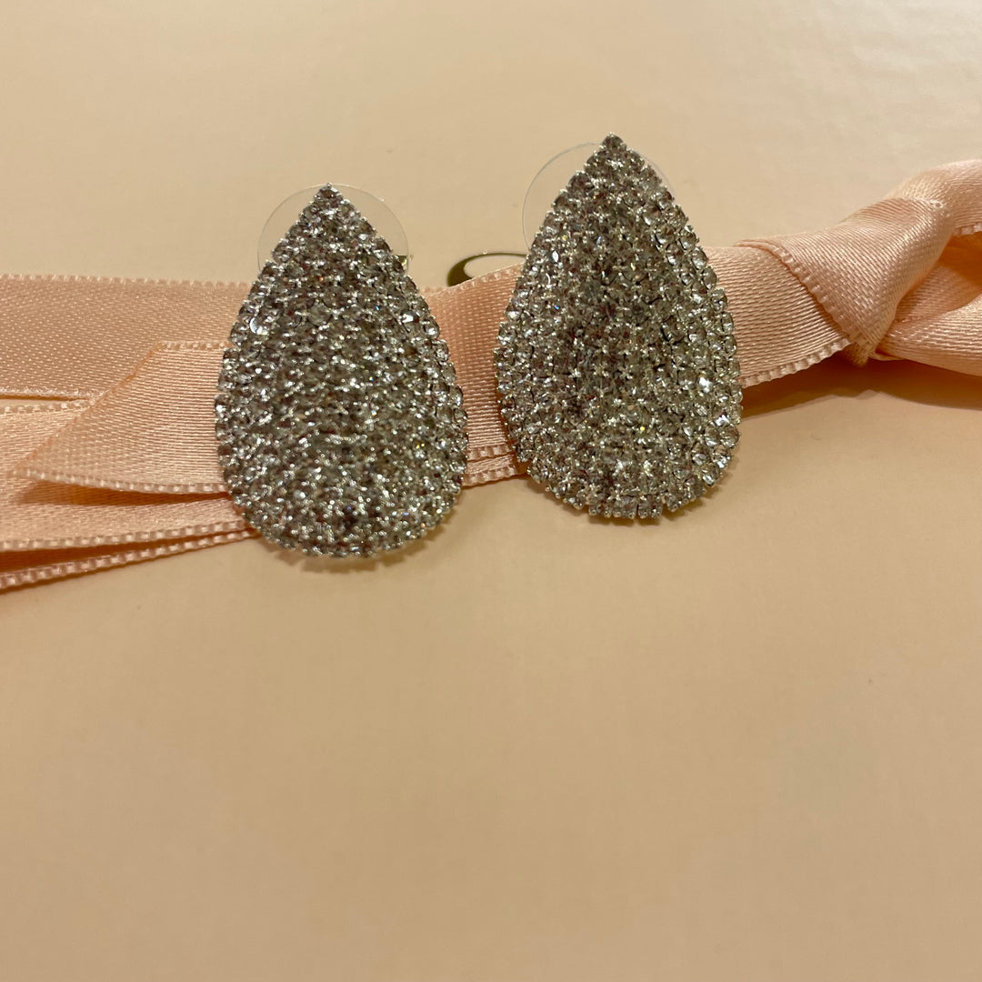 Studs earrings