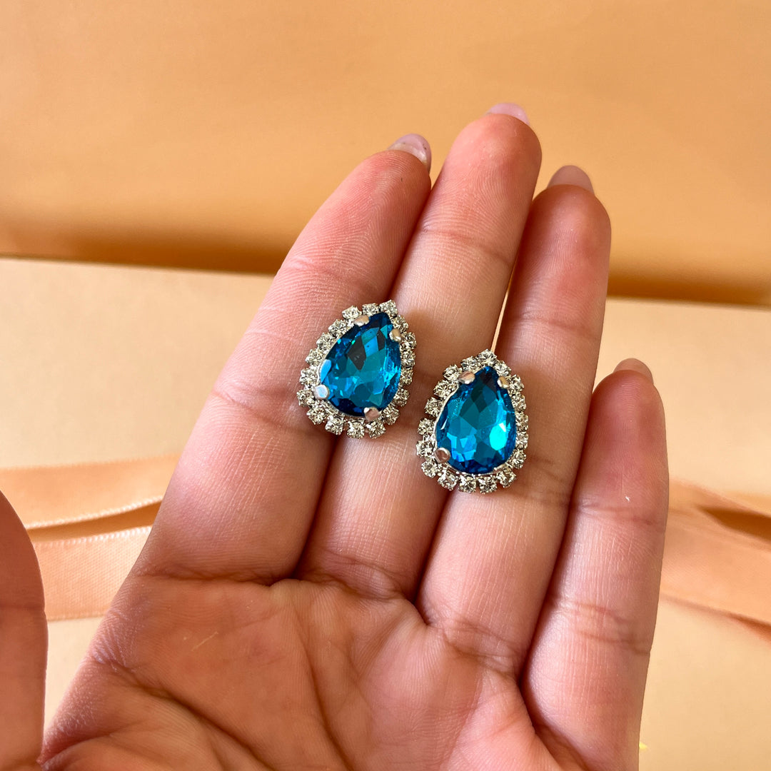 Turquoise teardrop preciosa crystals set