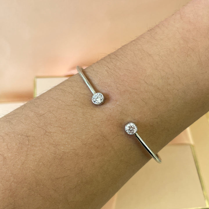 Open silver zircone bangle