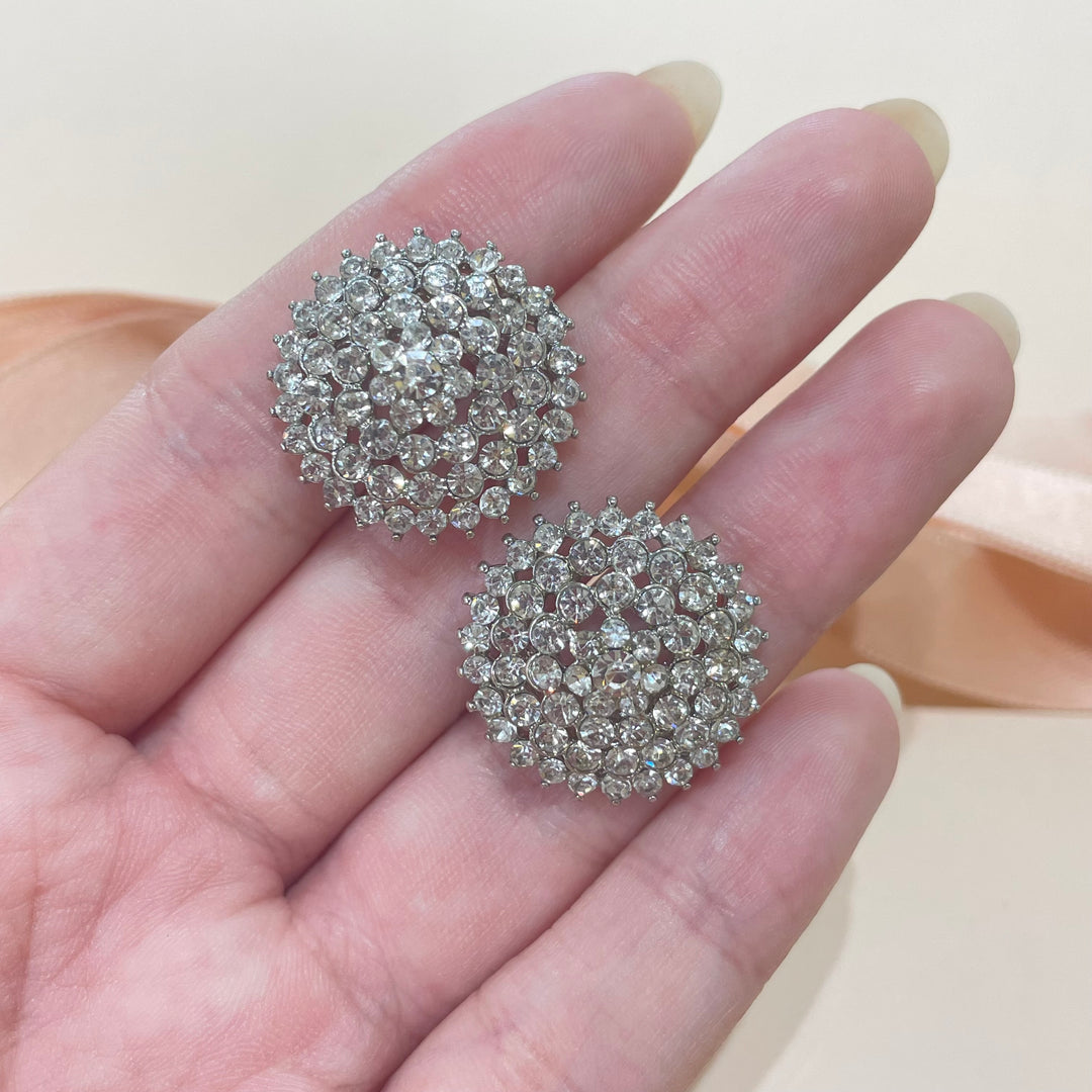Round studs earrings