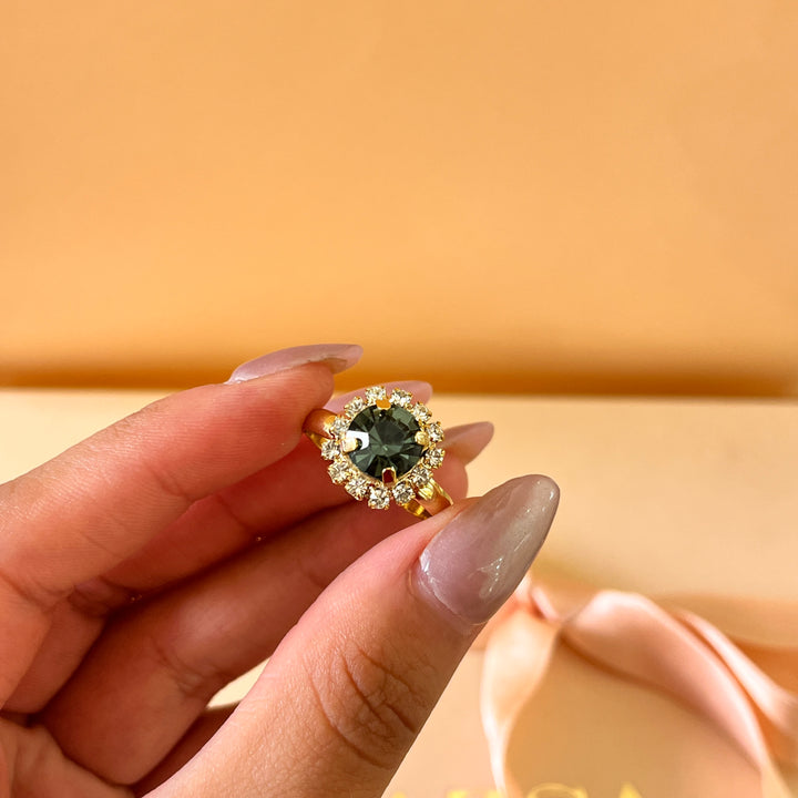 Grey flower preciosa crystals set