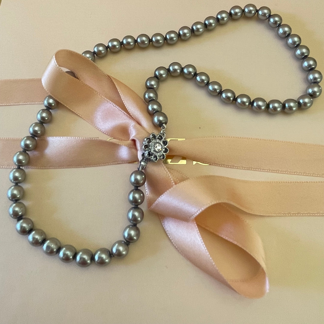 Dark grey mallorca necklace