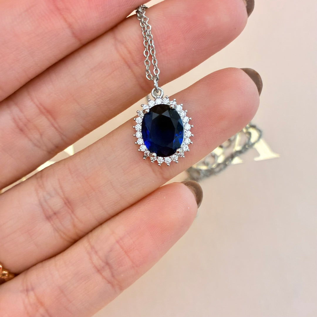 Oval navy blue zircone pendant