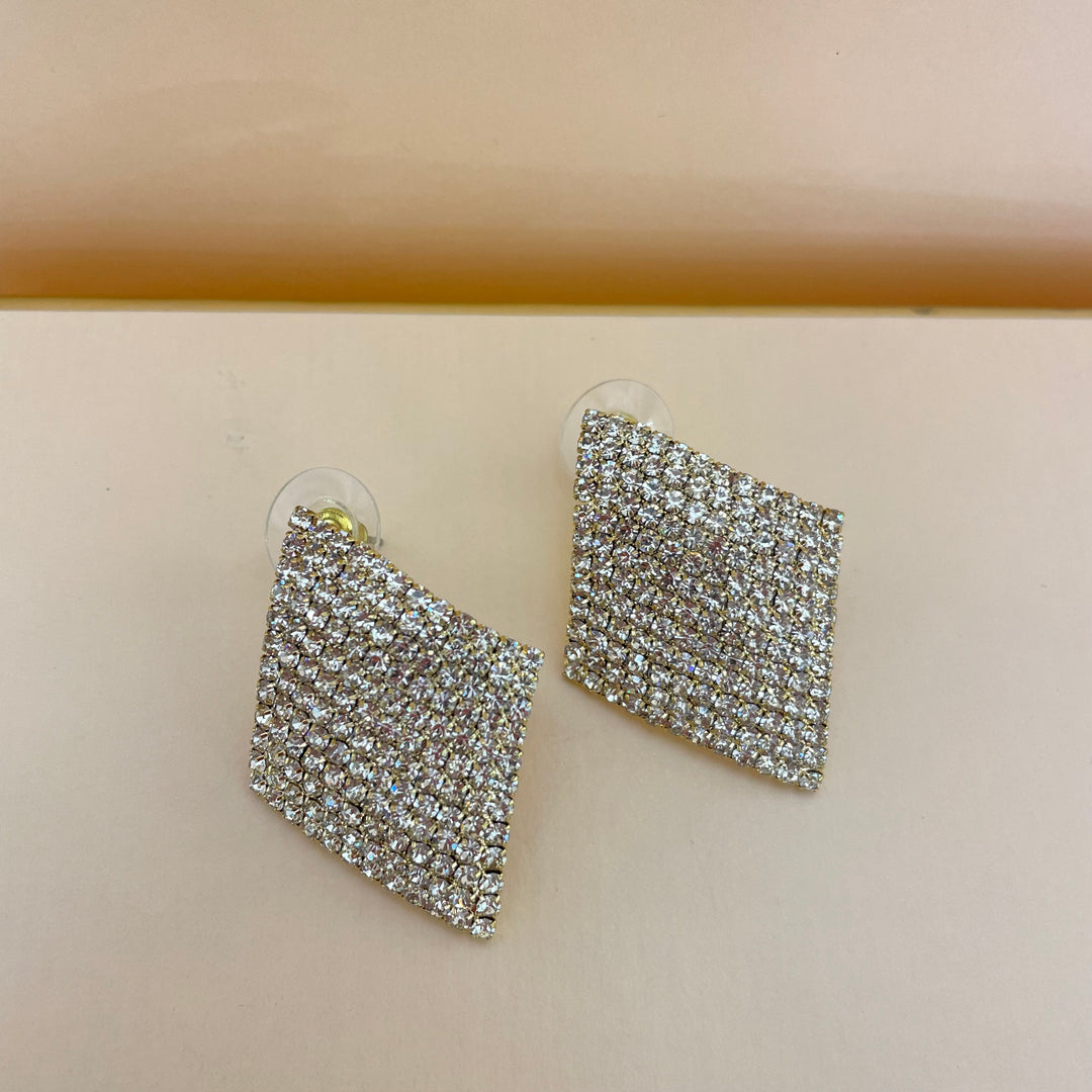 Studs earrings