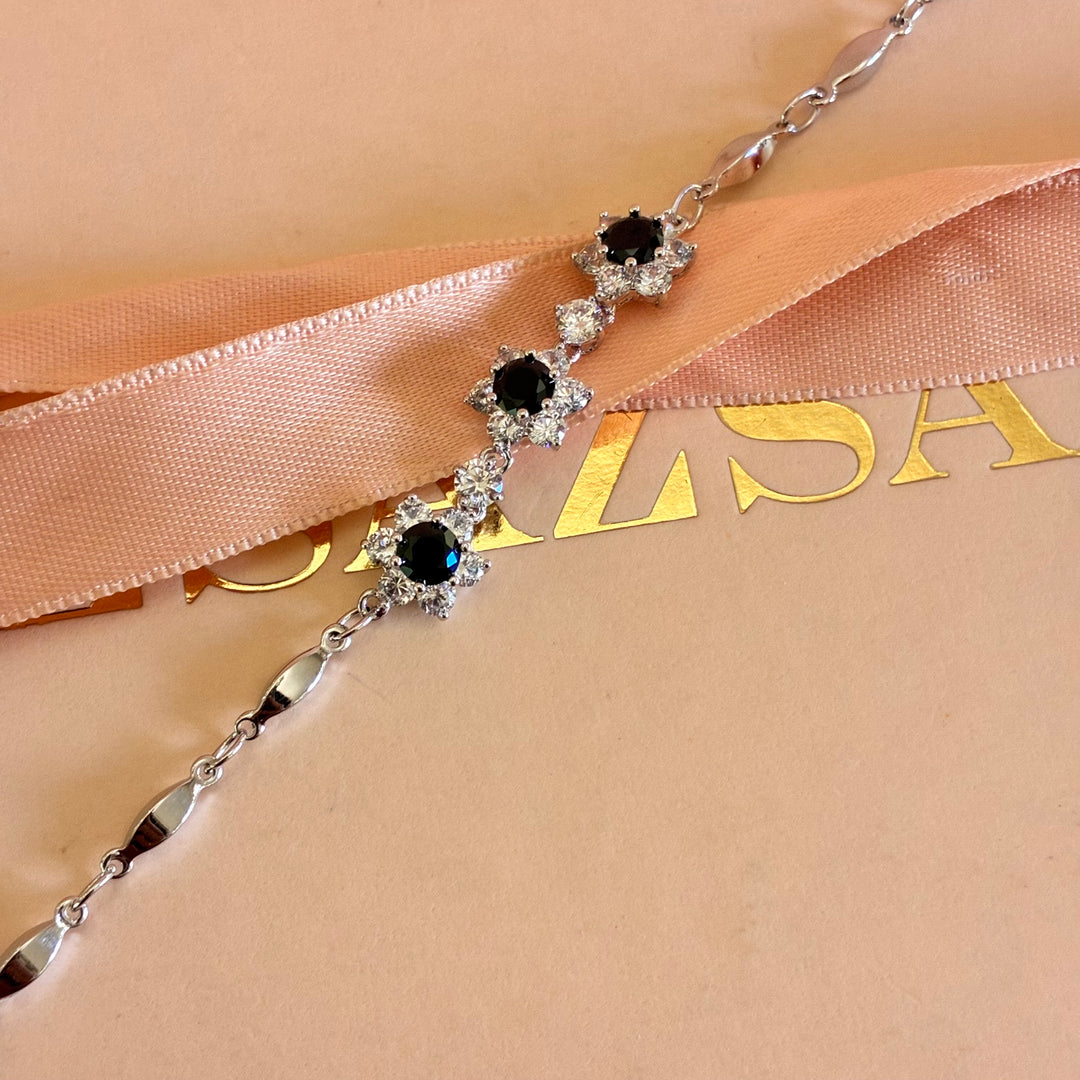 Black dainty 3 flowers zircone bracelet