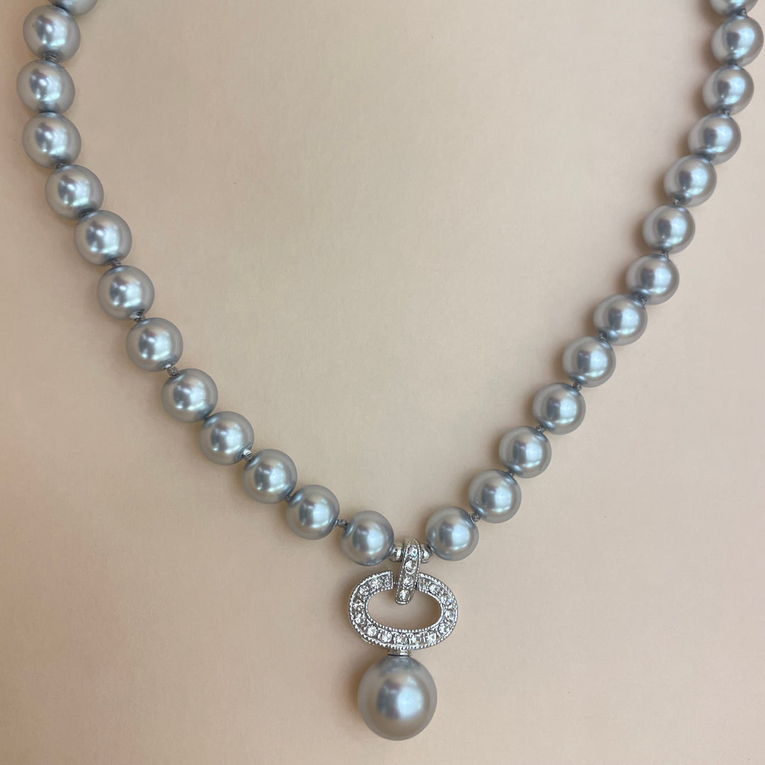 Knotted grey pearls set