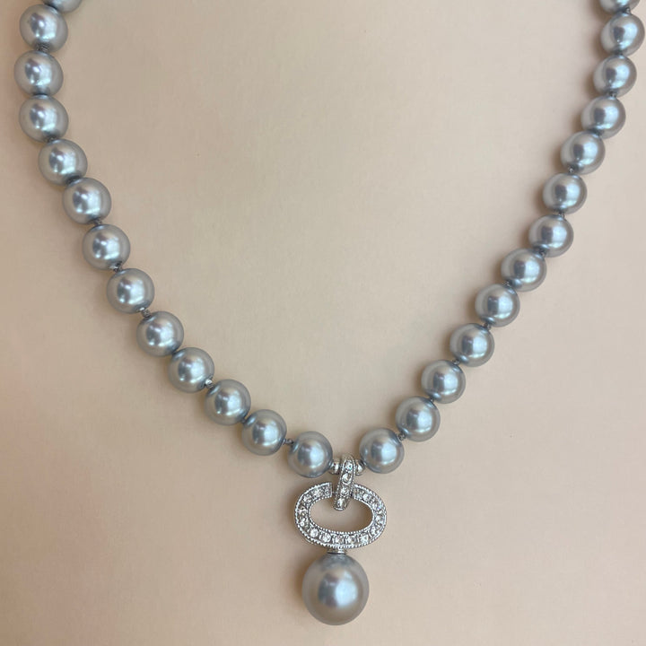 Knotted grey pearls set