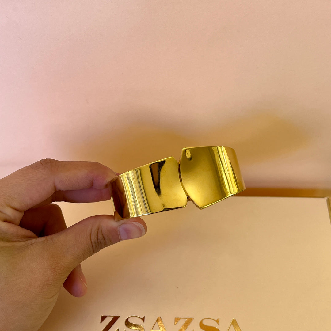 Gold bangle