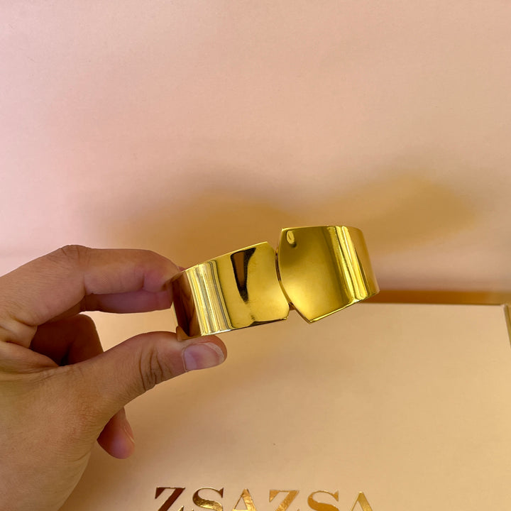 Gold bangle