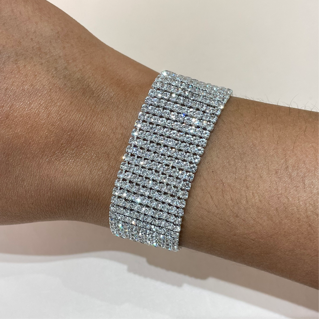 Elegant silver bracelet