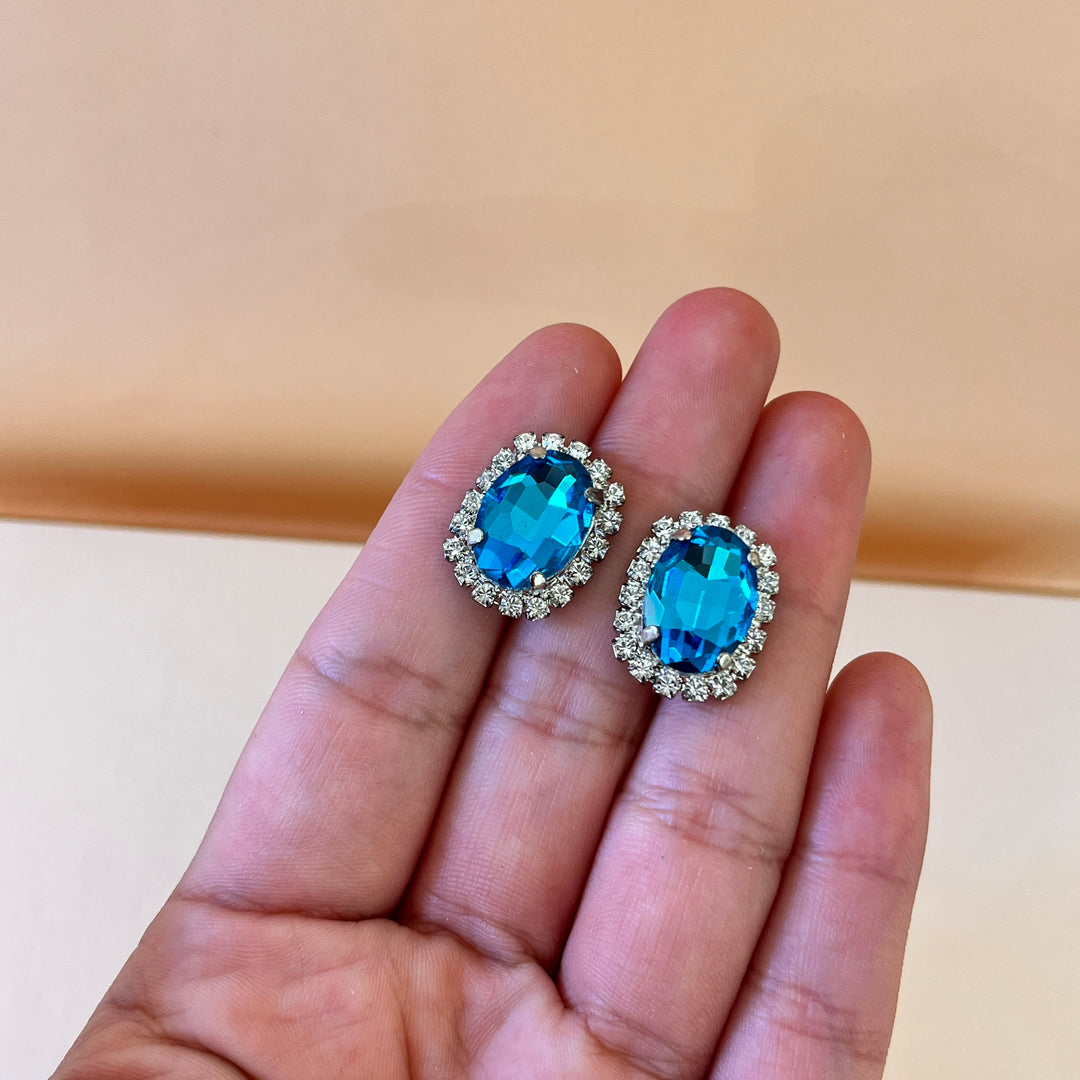 Turquoise oval preciosa crystals set