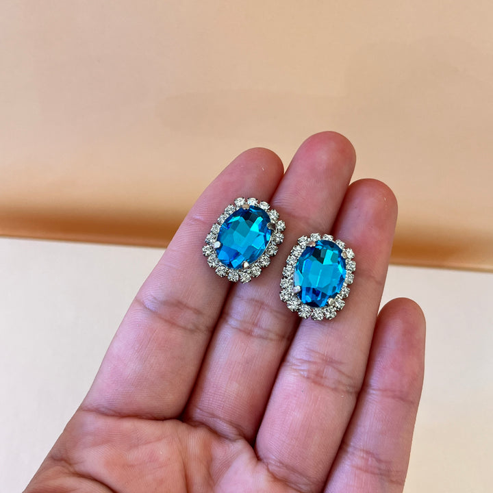 Turquoise oval preciosa crystals set