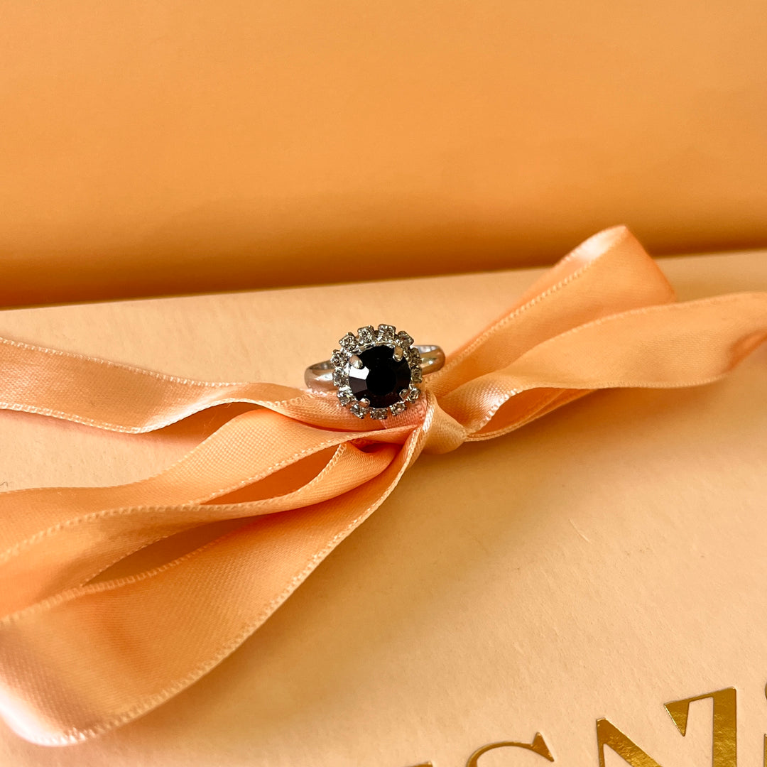 Dark green flower preciosa crystals set