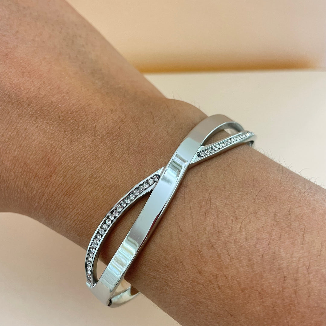 Elegant bangle
