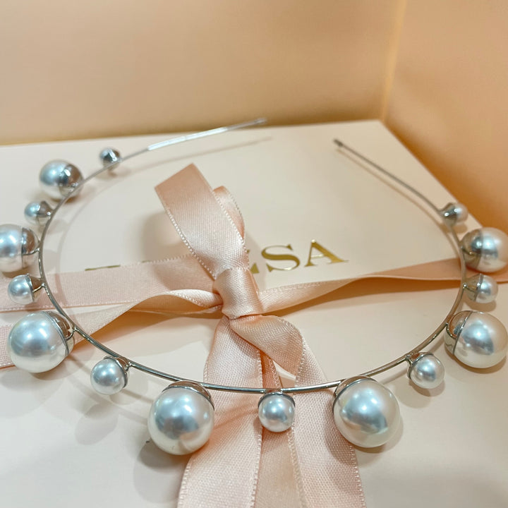 Simple pearls headband