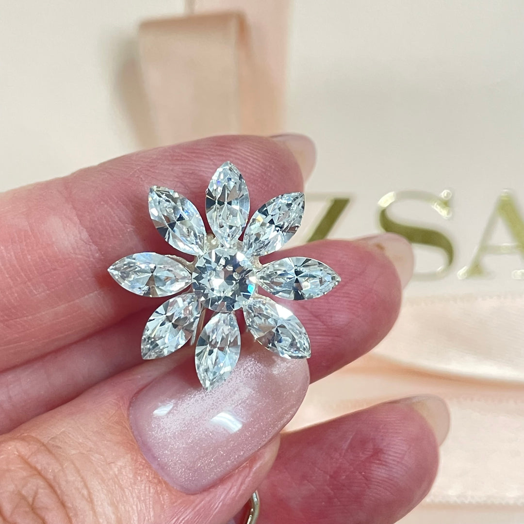 Daisy Swarovski pin