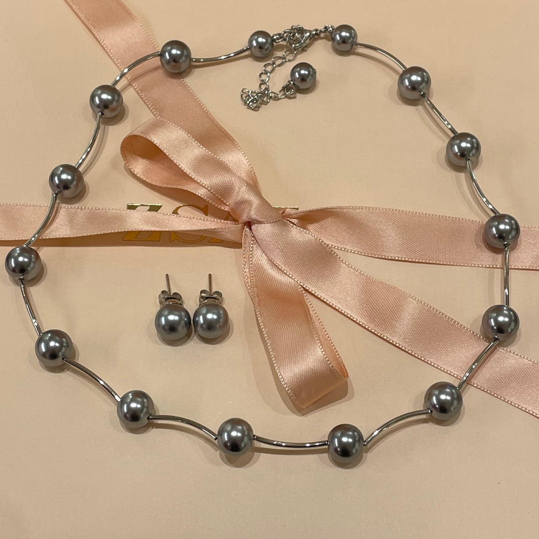 Grey pearls set