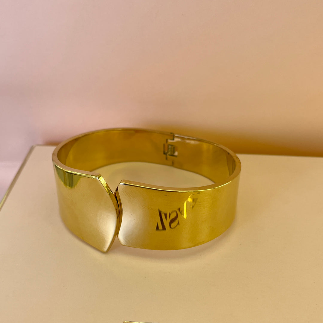 Gold bangle