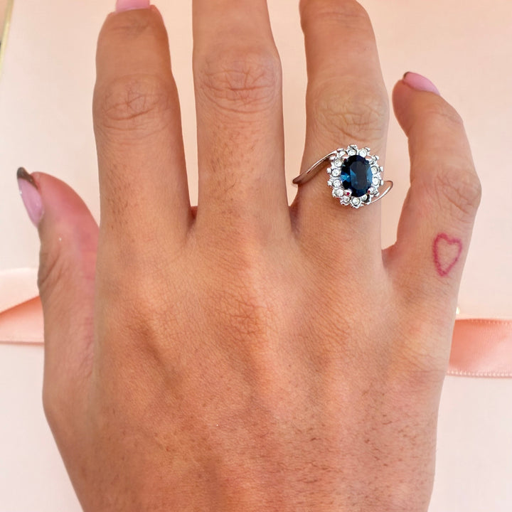 Oval navy blue zircone ring