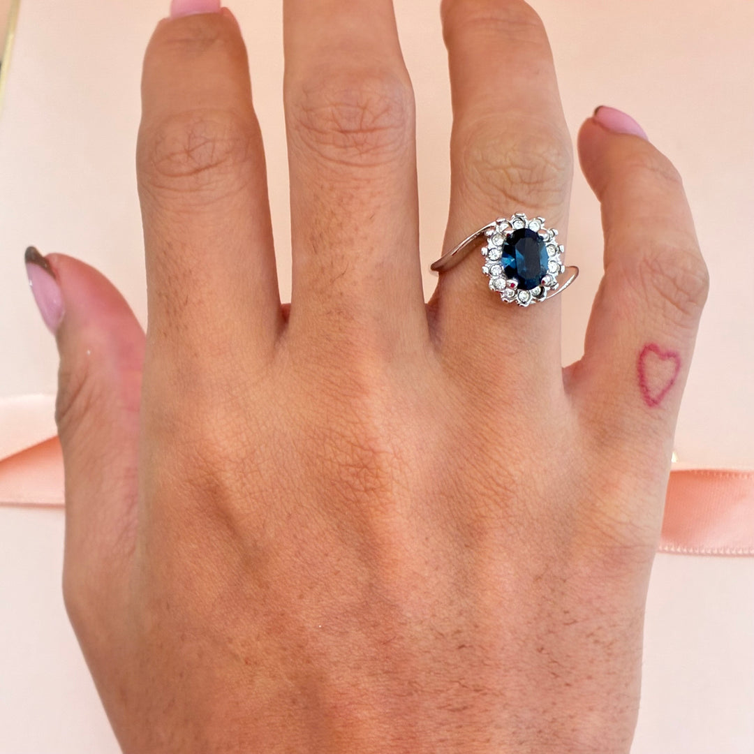 Oval navy blue zircone ring