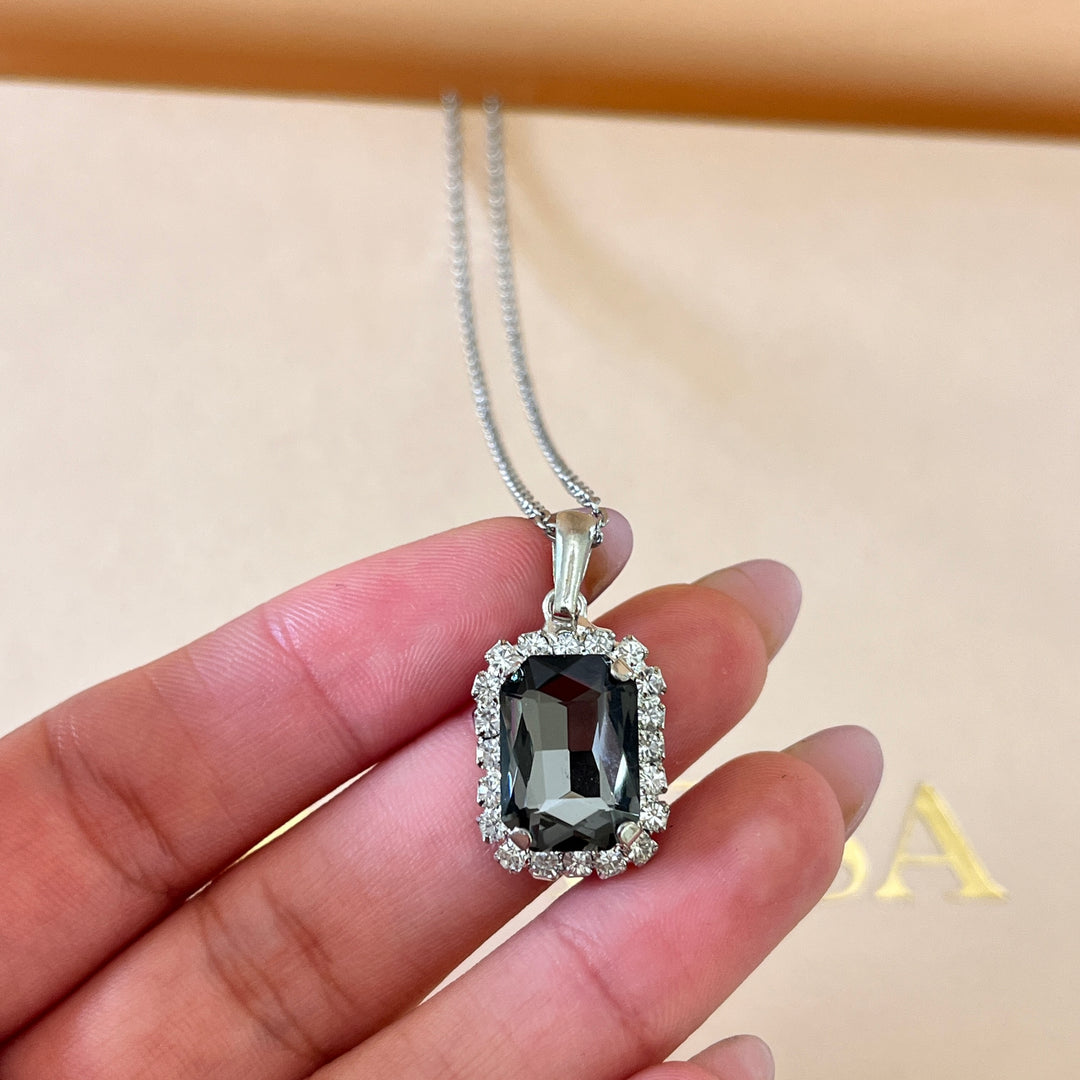 Grey rectangular Preciosa crystals set