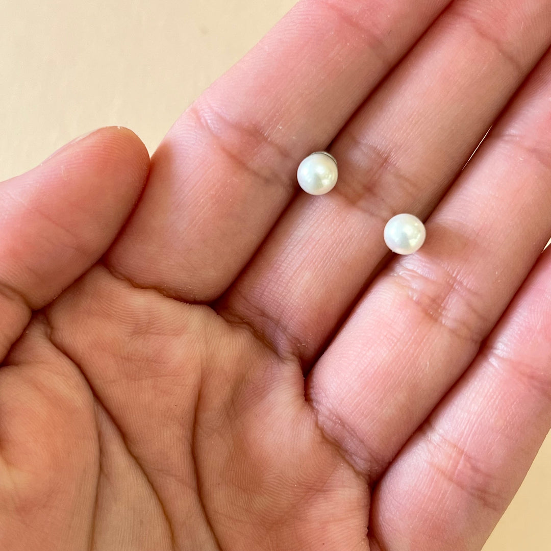 Pearls studs