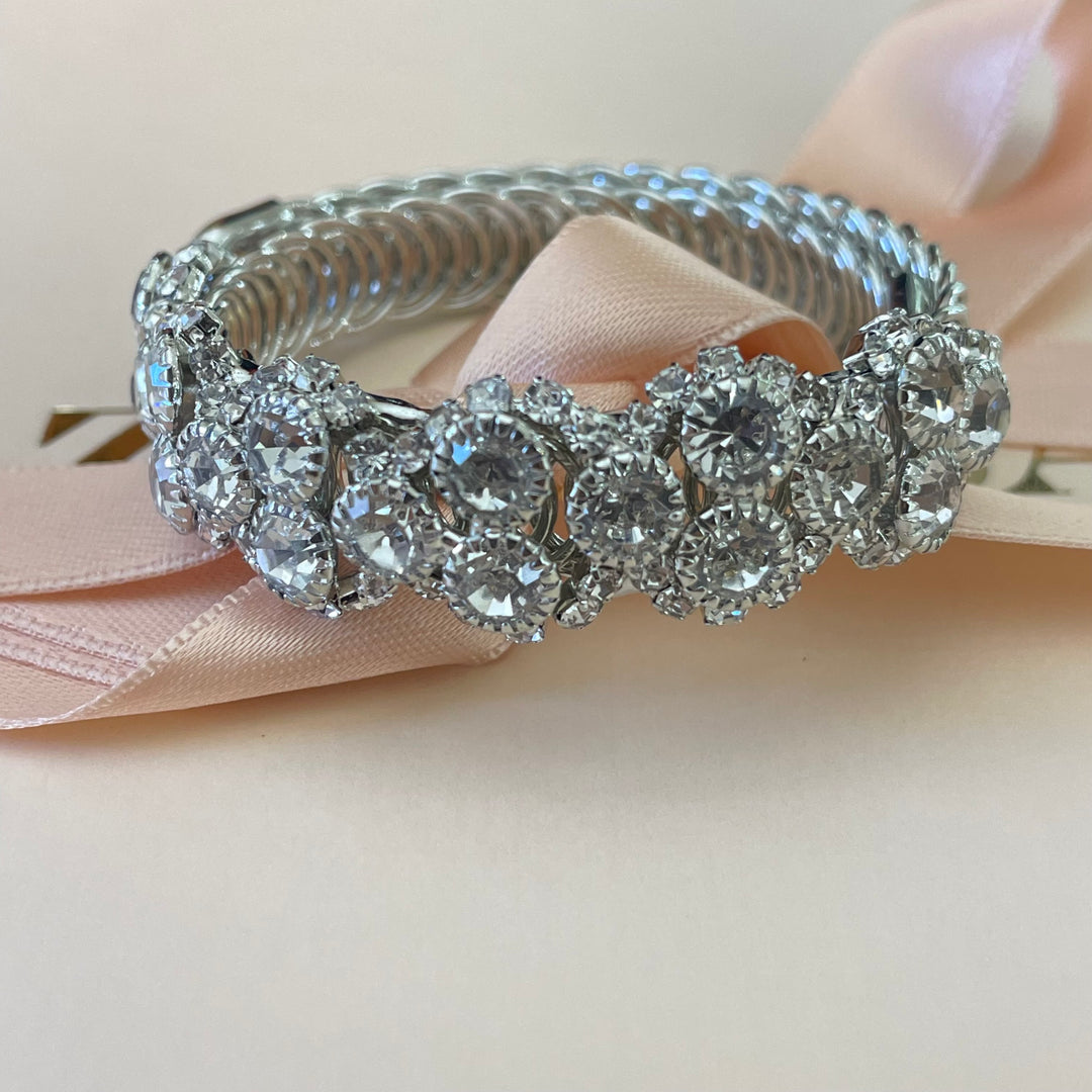 Elegant bangle