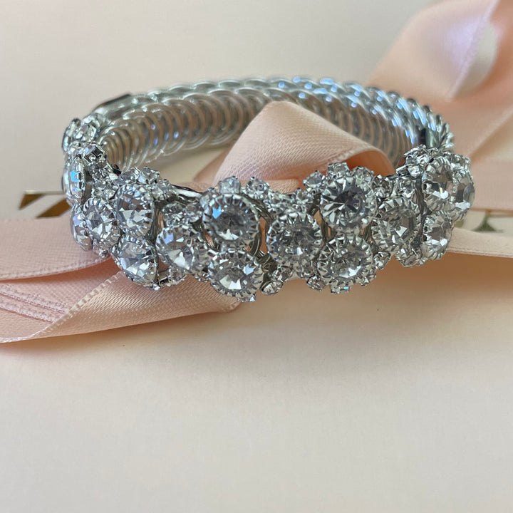 Elegant bangle