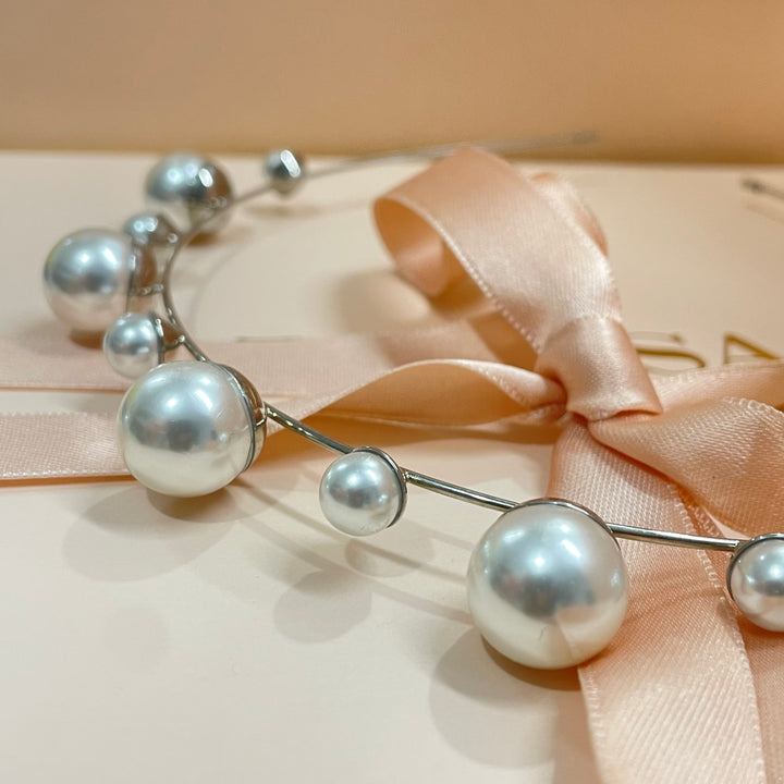 Simple pearls headband