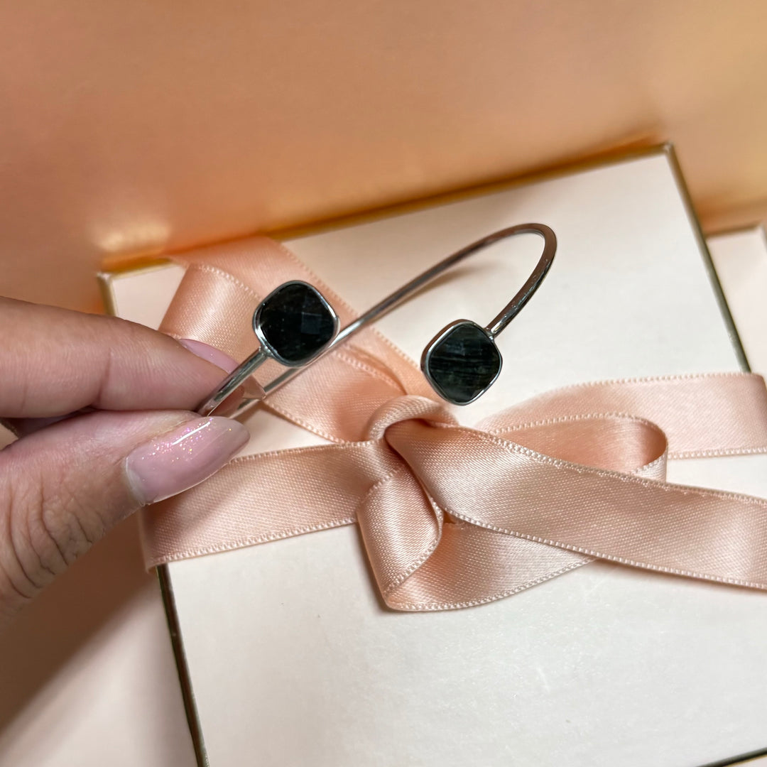 Dainty dark grey bangle