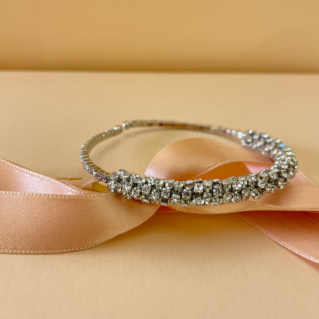 Elegant bangle