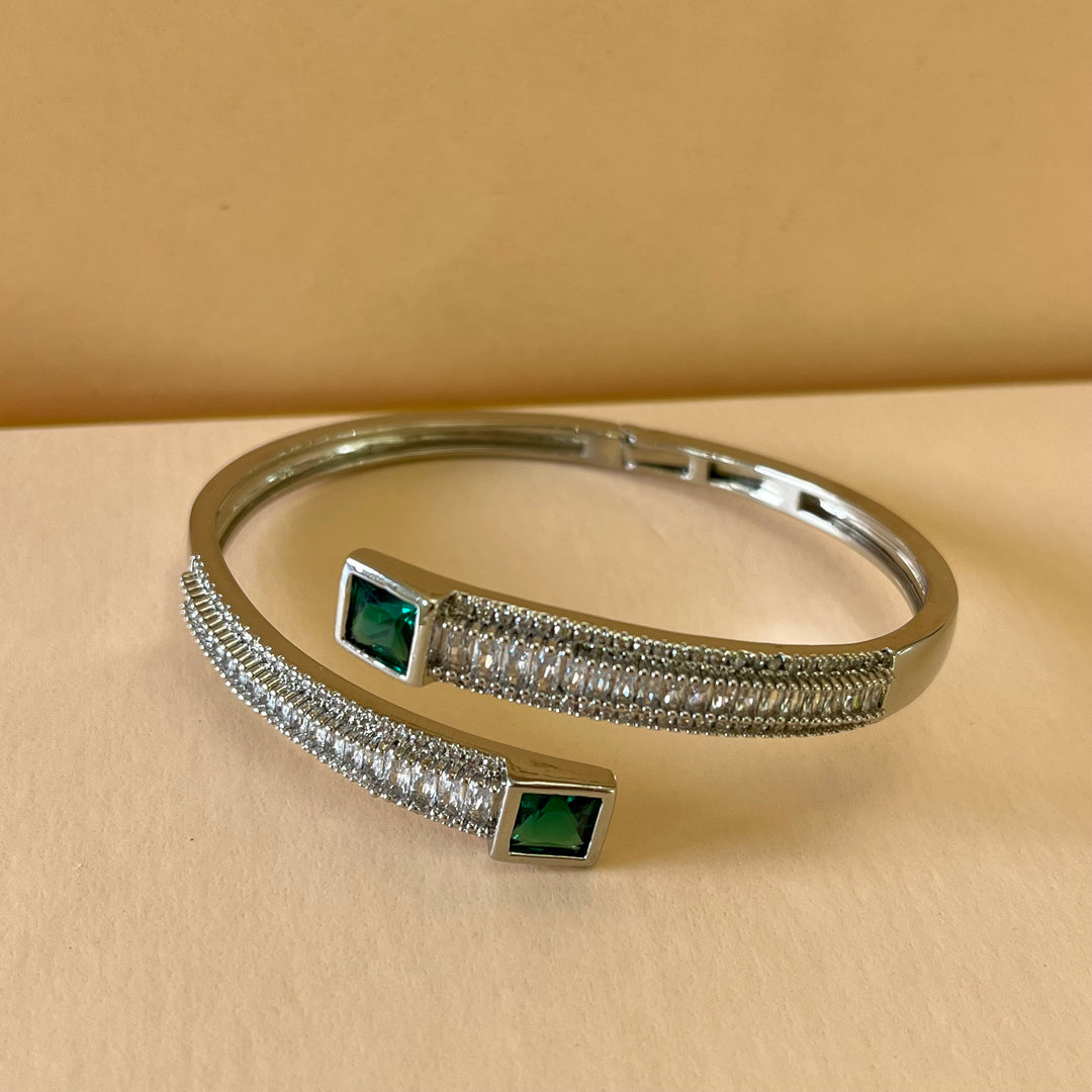 Elegant bangle