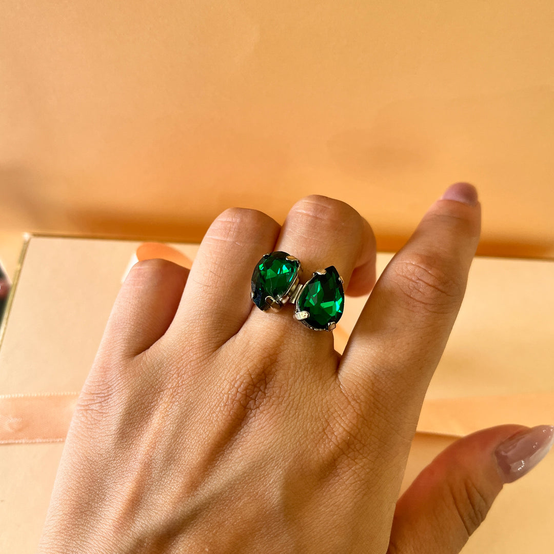Dark green teardrop preciosa crystal ring