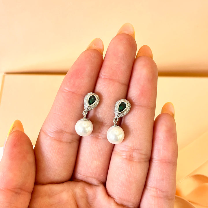 Dark green zircone and pearls earrings
