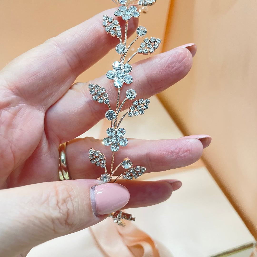 Very delicate flowers headpiece