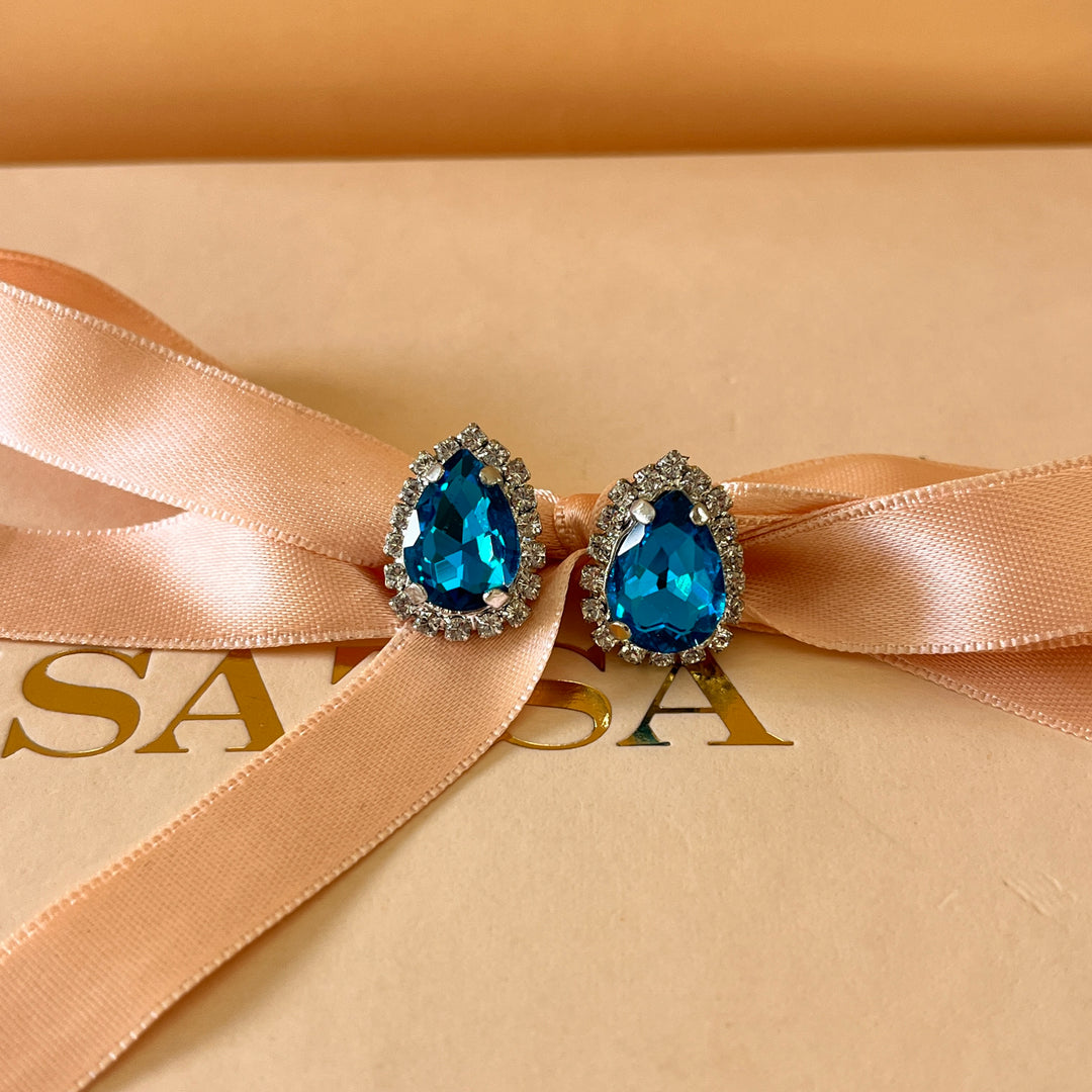 Turquoise teardrop preciosa crystals set