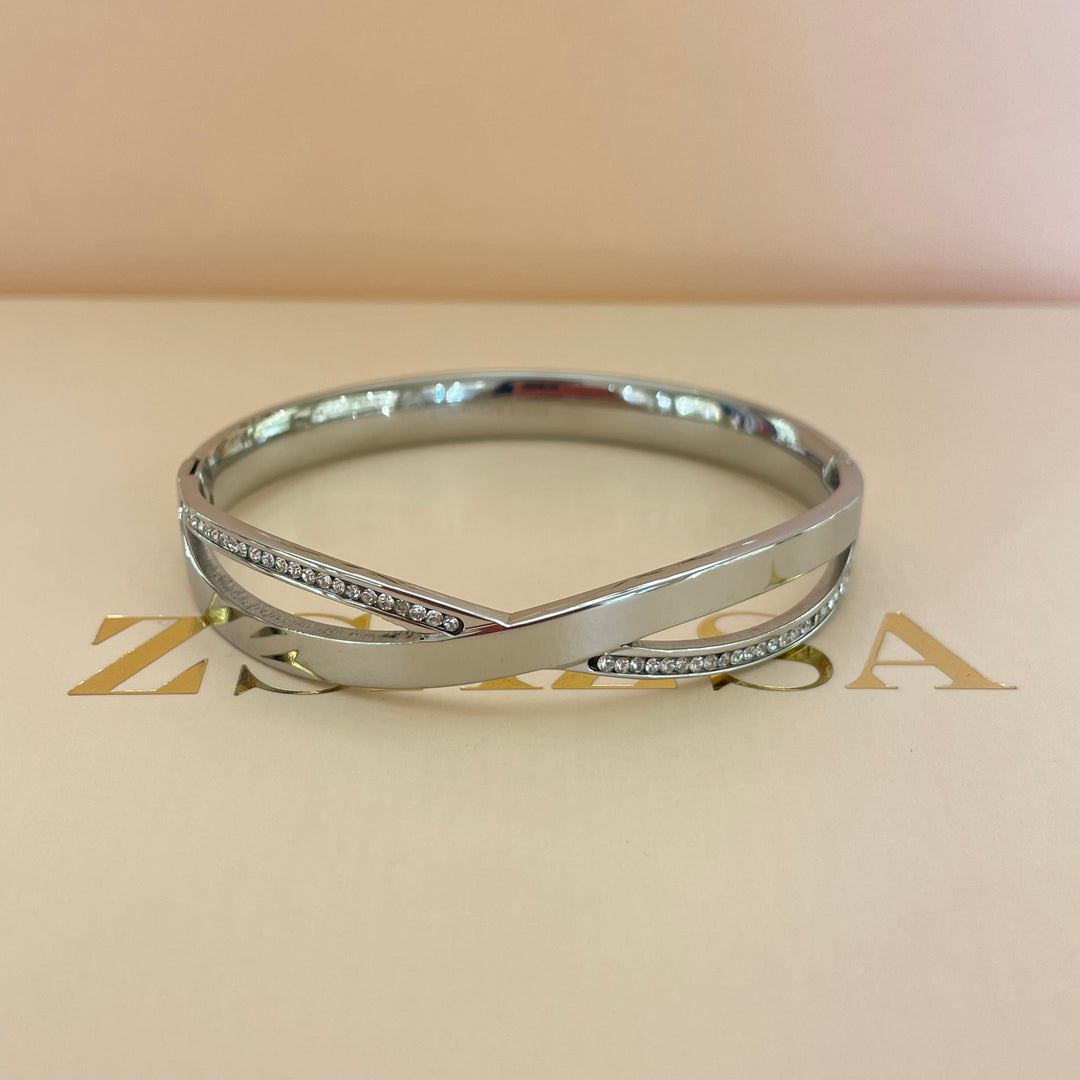 Elegant bangle