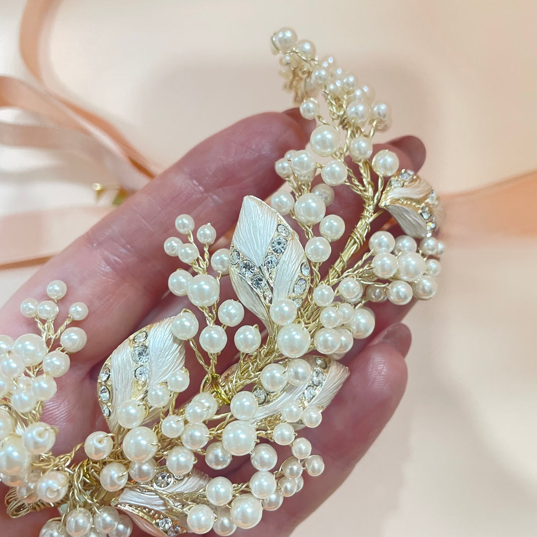 Exquisite pearl and leaf hair clip