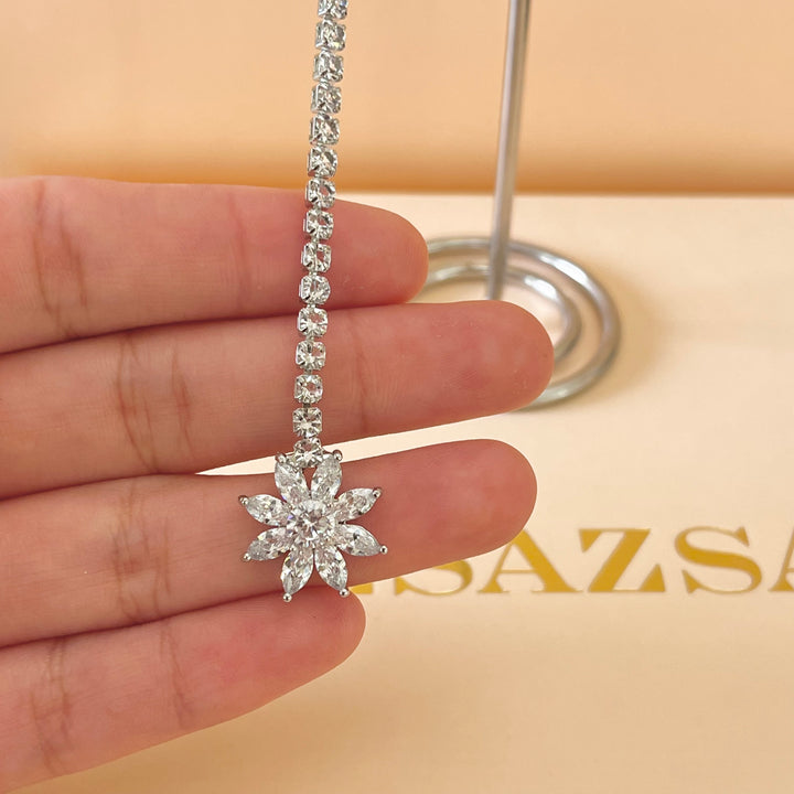 Silver zircone asymmetric earrings