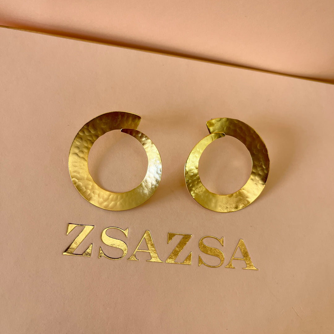 Gold earrings studs