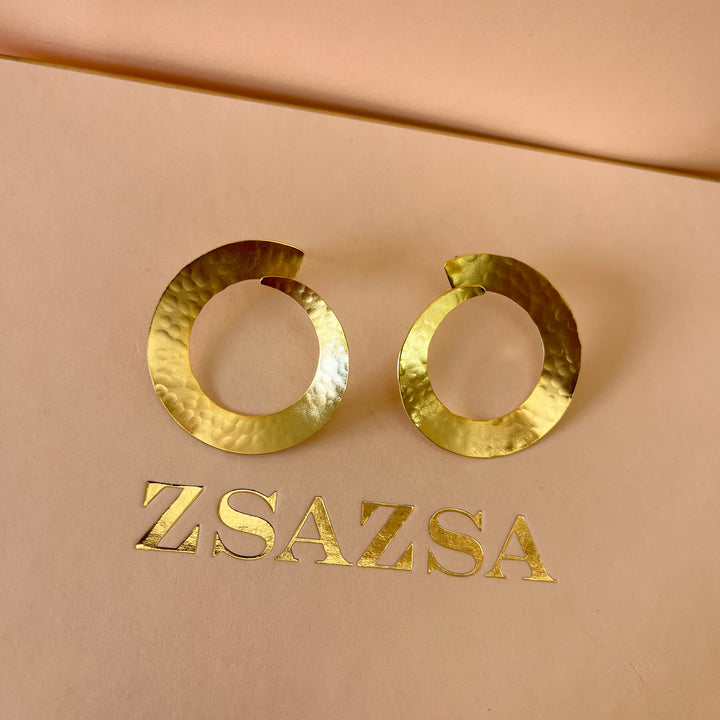Gold earrings studs