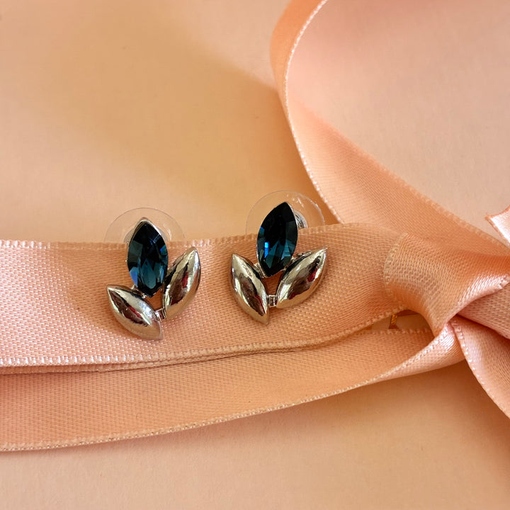Tulip navy blue silver studs