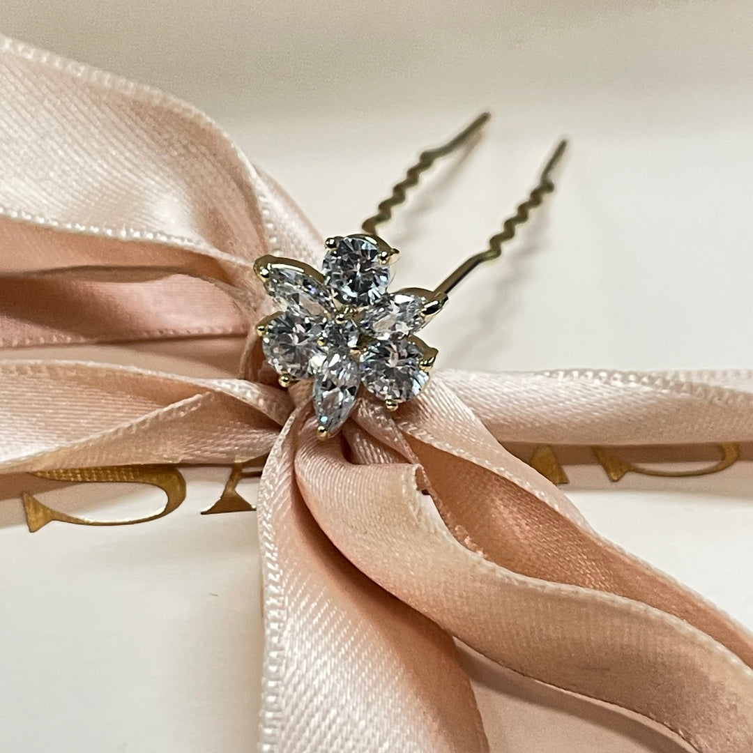 Flower cubic marquise pin