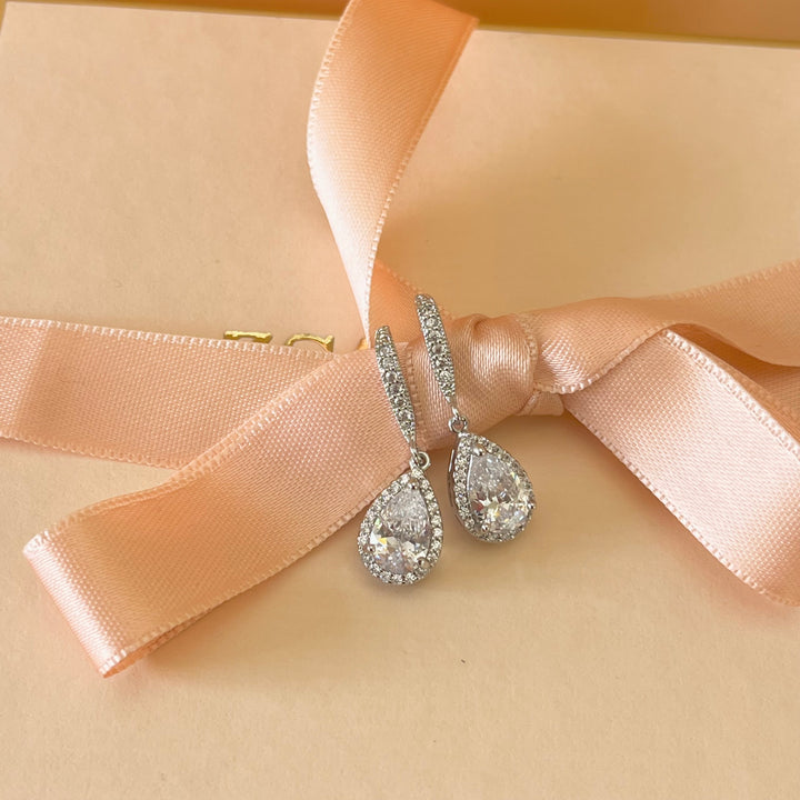 Silver zircone teardrop hooks