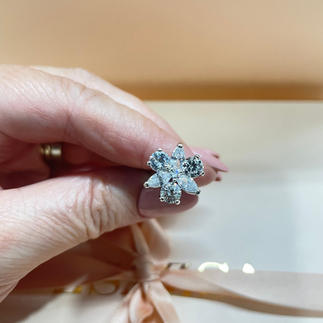 Flower cubic marquise pin