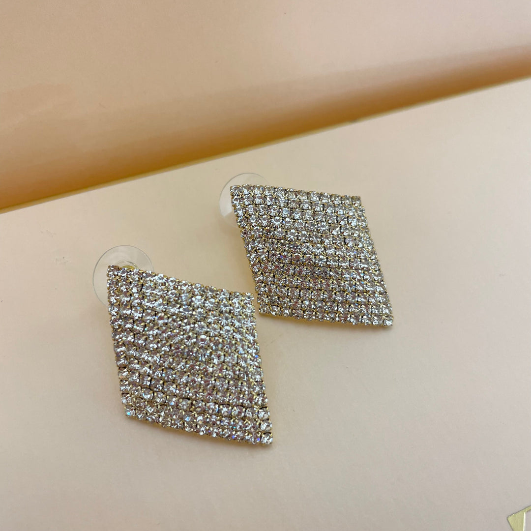 Studs earrings