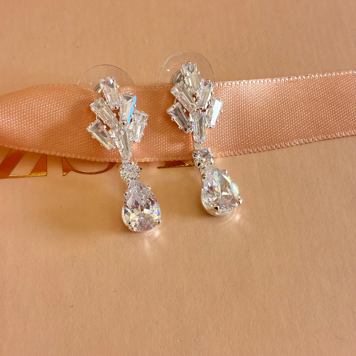 Baguette and teardrop zircone silver earrings