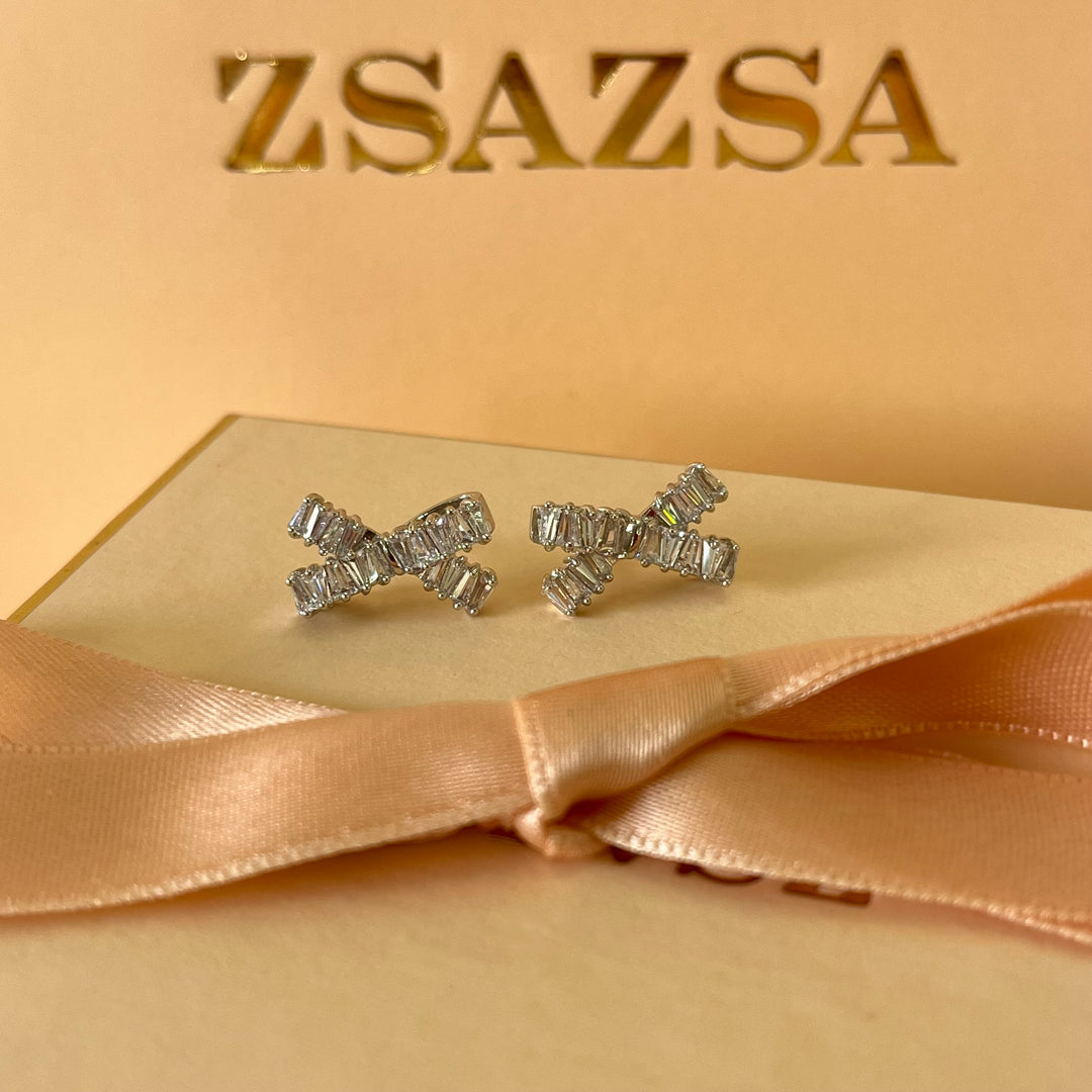 Ribbon zircone studs