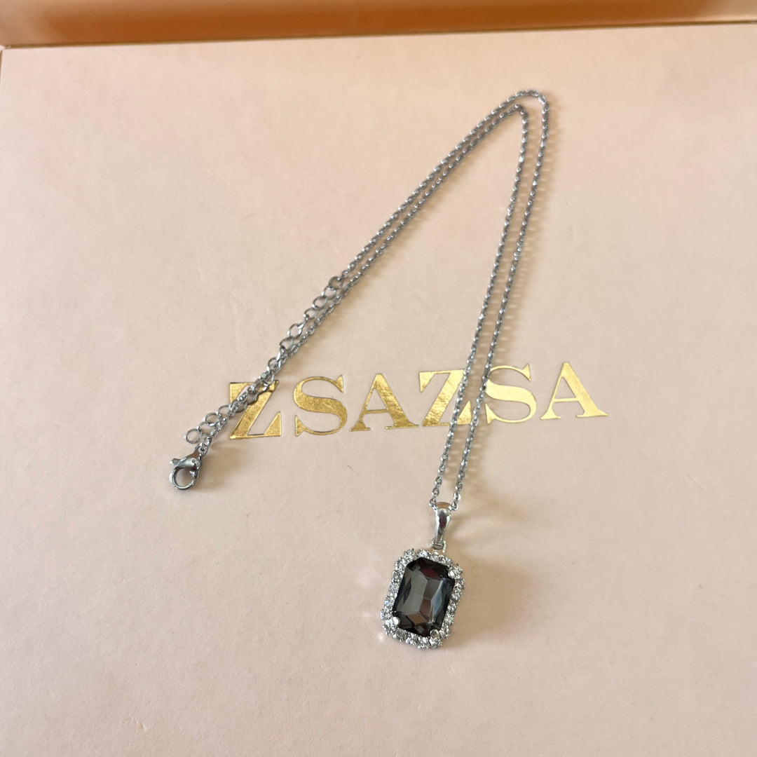 Grey rectangular Preciosa crystals set